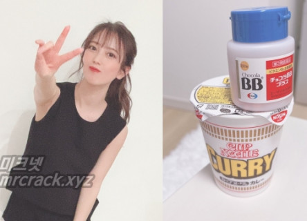코미나토 요츠하가 공개한 물컵라면, 그 맛은?