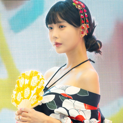 이시아 코리아 베이프 쇼 2023 모델 이시아 기모노 의상