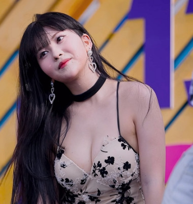 타카라(버스터즈) 움짤, 카스쿨 페스티벌 무대 시스루 원피스