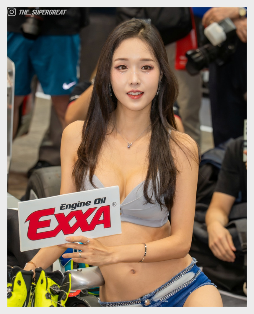 김가온 2025 오토살롱테크코리아 EXXA 엔진오일 부스 250920 직찍 - 모델 김가온