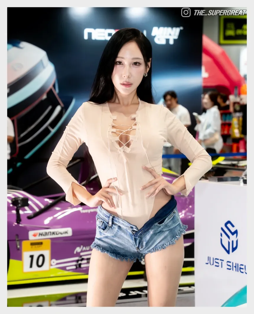 꽃태희 직찍 2025 오토살롱테크코리아 저스트쉴드 부스 250921 - 모델 꽃태희 - 3