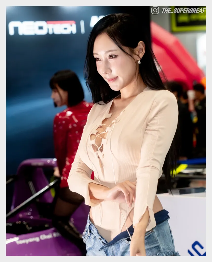 꽃태희 직찍 2025 오토살롱테크코리아 저스트쉴드 부스 250921 - 모델 꽃태희 - 6