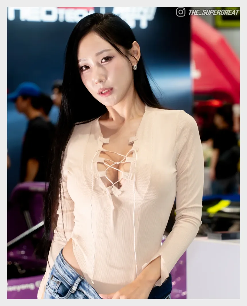 꽃태희 직찍 2025 오토살롱테크코리아 저스트쉴드 부스 250921 - 모델 꽃태희 - 8