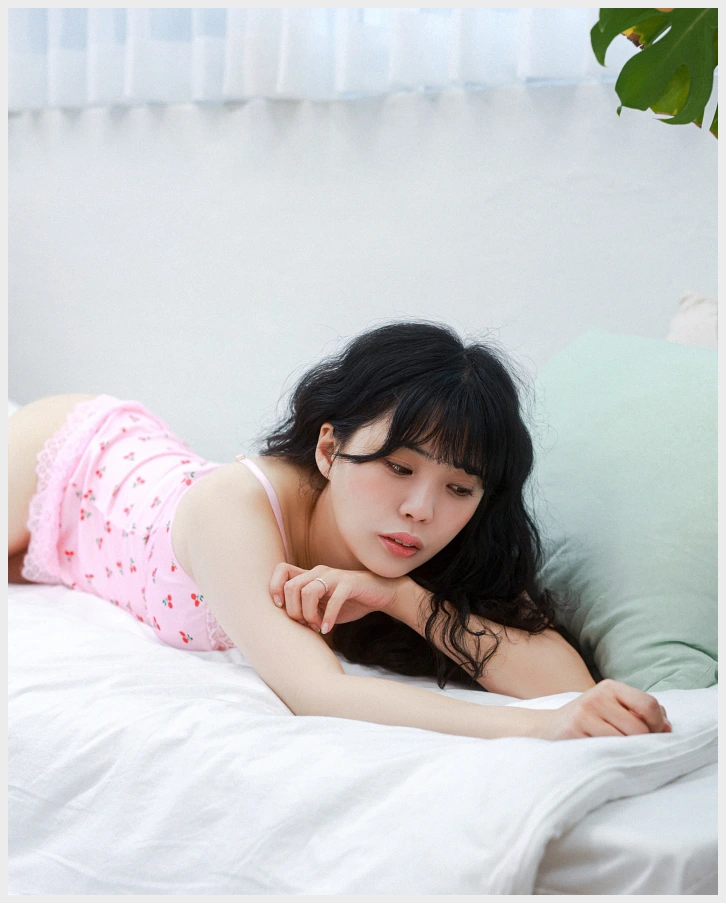 초이 웹화보 \'초이 아침 (체리잠옷)\' 맛보기 - 모델 초이 - 2