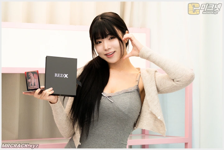 이연우, 프리미엄 비주얼 컬렉션 \'LUMINA\' 런칭 팬미팅 성황리 개최… 홍대 뜨겁게 달궈 - 1